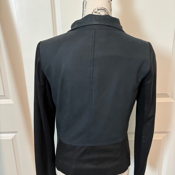 Beautiful Vince Navy and Black Asymmetrical ColorBlock Leather Jacket Small - Picture 3 of 4